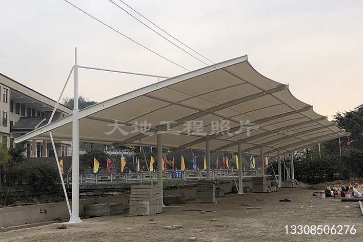 2023年7月23日，寧夏吳忠學(xué)院路充電站雨棚順利竣工