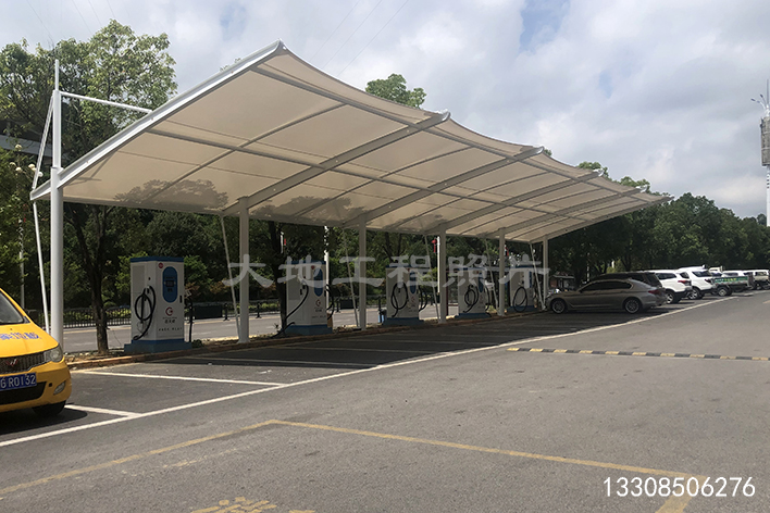 2023年8月5日，貴州關嶺商貿(mào)城汽車充電站車棚順利竣工