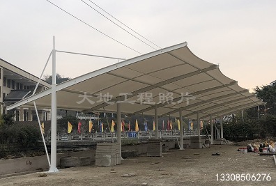 寧夏吳忠學(xué)院路充電站雨棚順利竣工